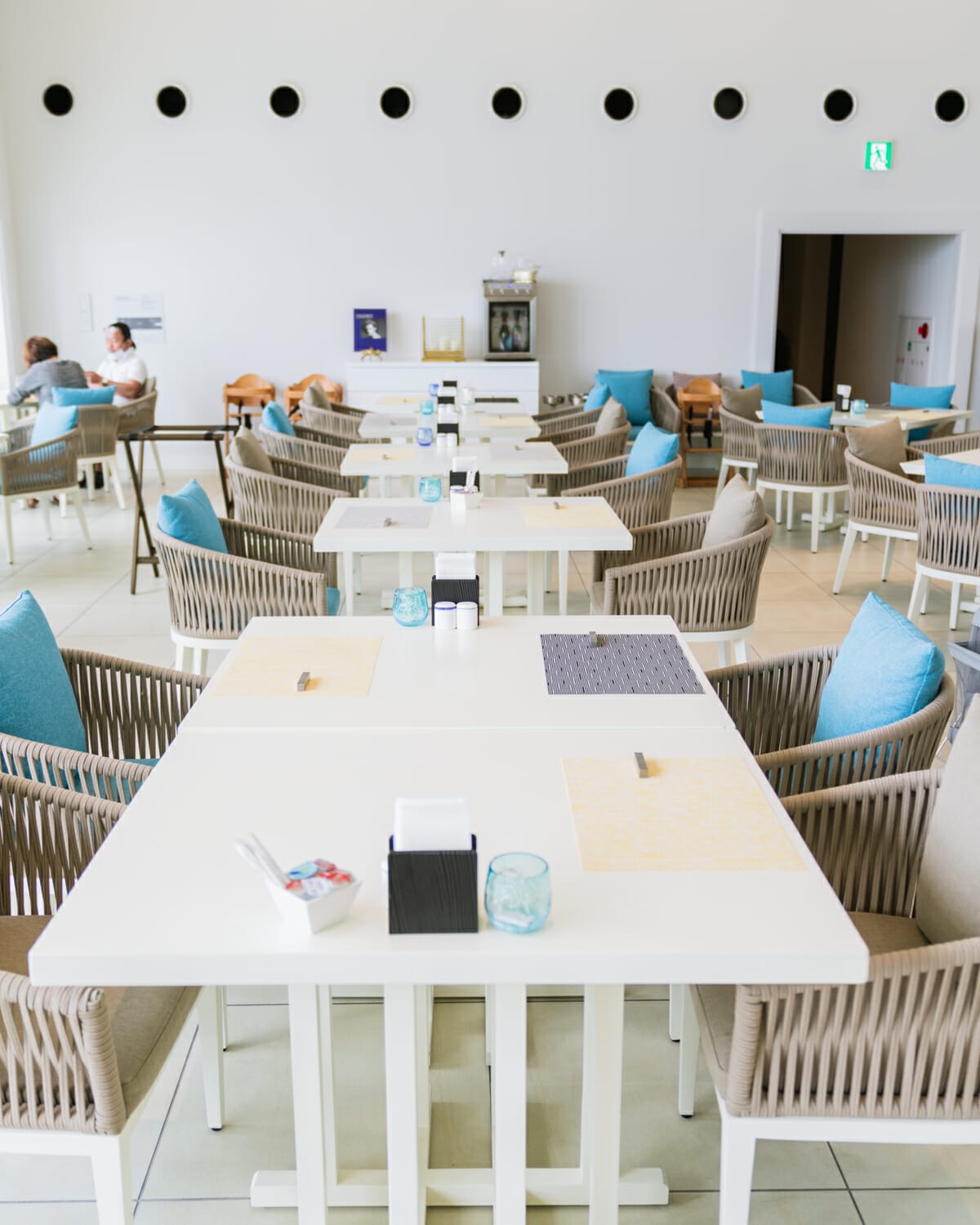 Vol 97 青と白のレストランでイタリアンとフレンチを 宮古島経済新聞