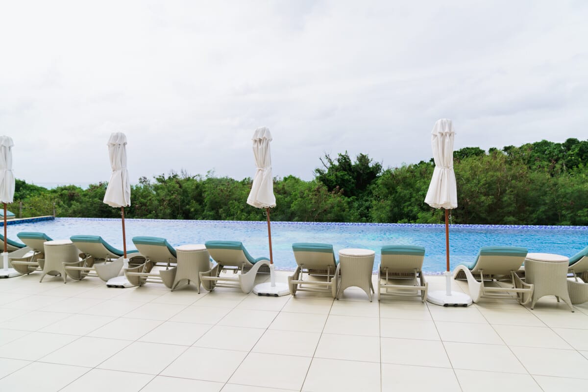 Vol 97 青と白のレストランでイタリアンとフレンチを 宮古島経済新聞